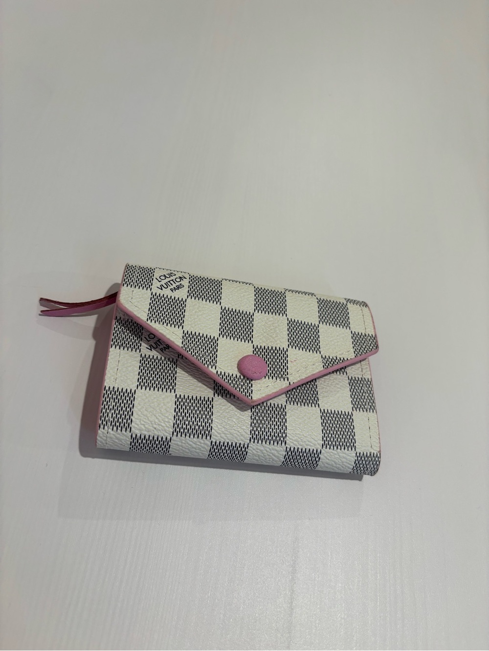 💕Designer Inspired White Check Wallet With Pink Interior 💕
